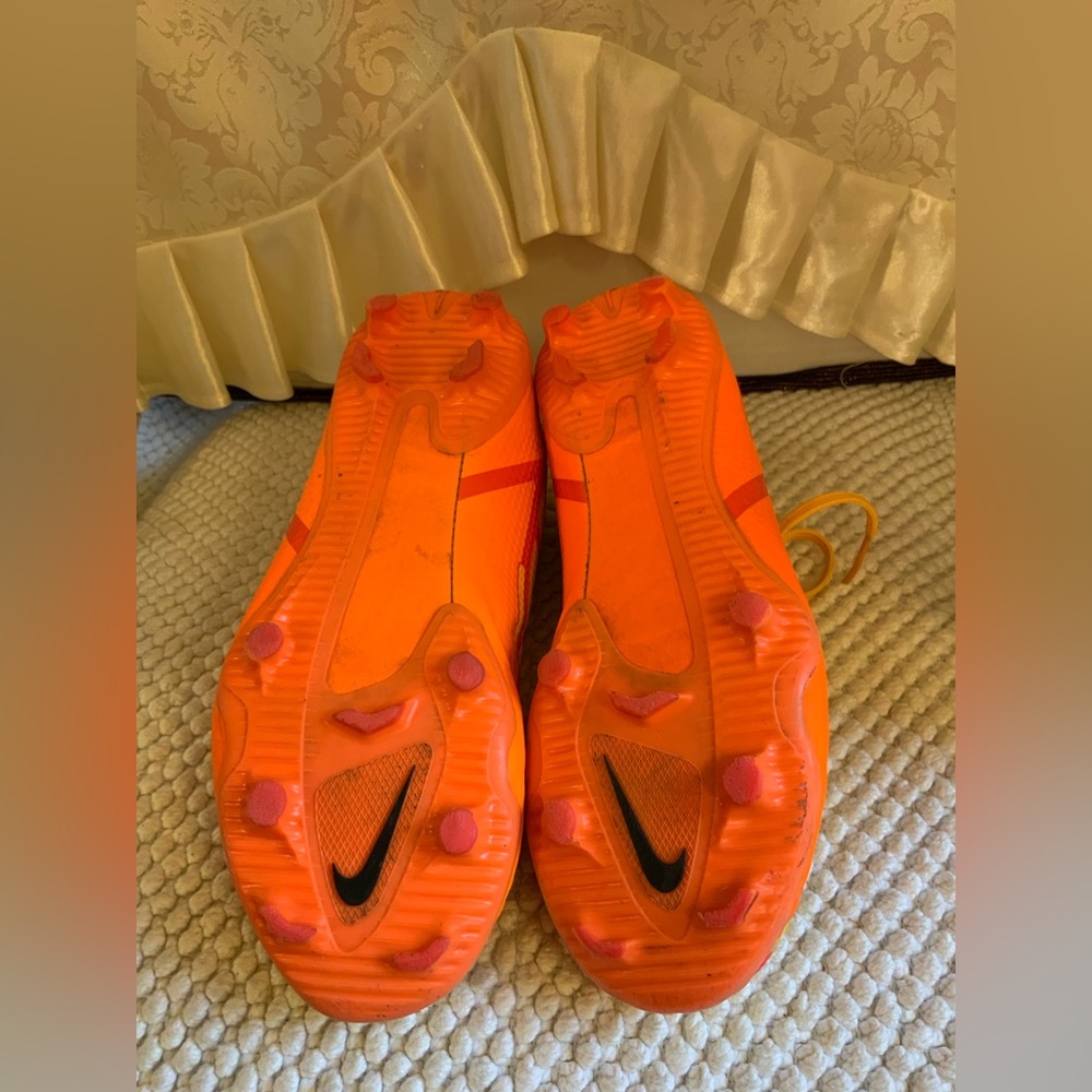 NIKE - Picture 4 of 6